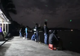 Keistimewaan Memancing di Malam Hari ditemani Tepi Laut