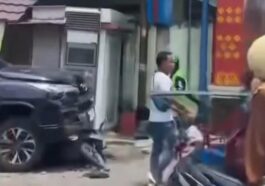 Kurang Tidur Fortuner Nabrak Gerobak Pedagang