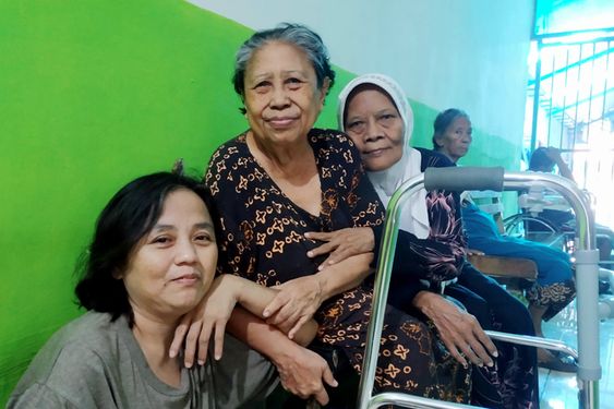 Panti Jompo Tempat Perawatan dan Kebahagiaan bagi Lansia